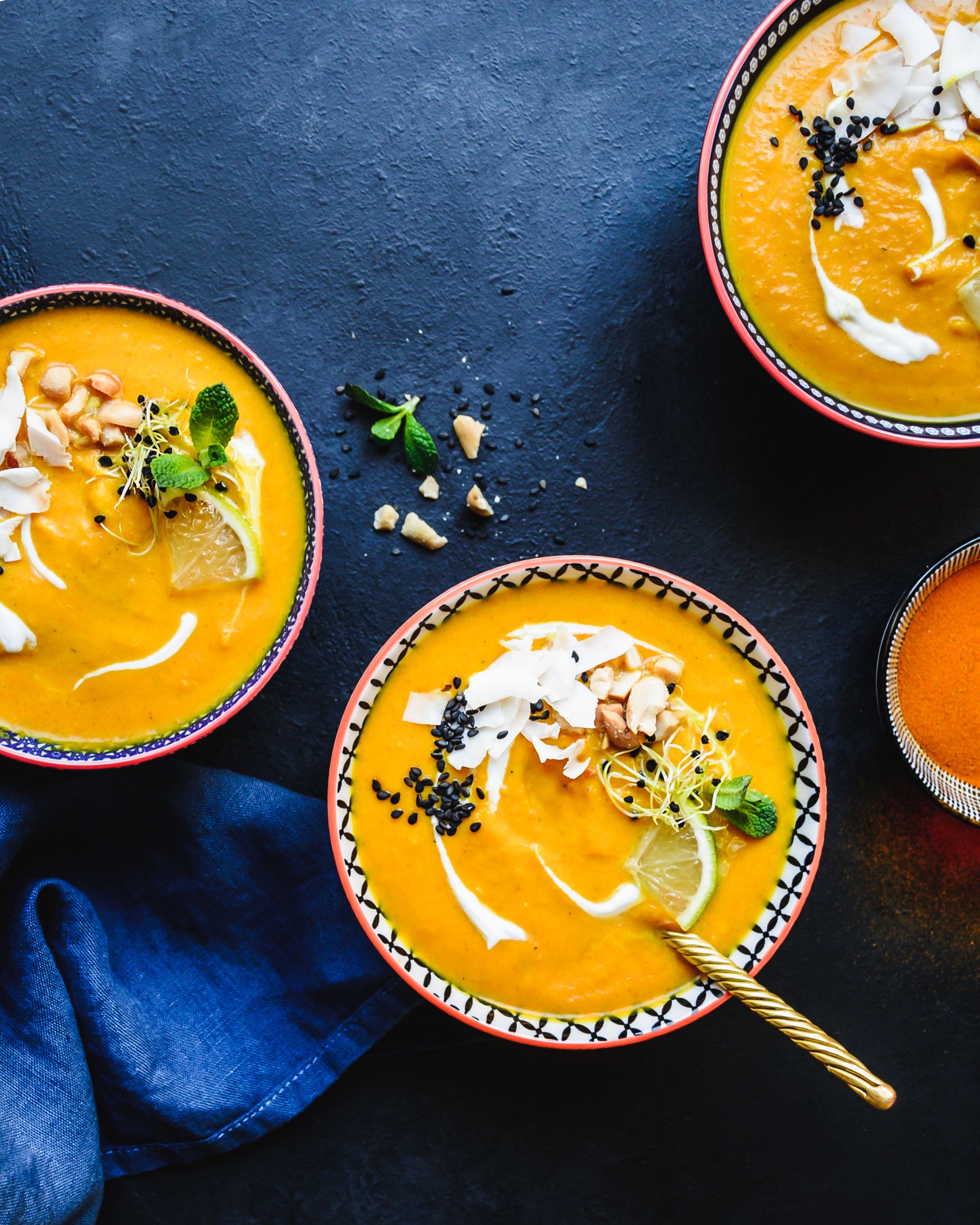 Soupe épicée aux carottes // Breakfast & Bowls Photographe culinaire