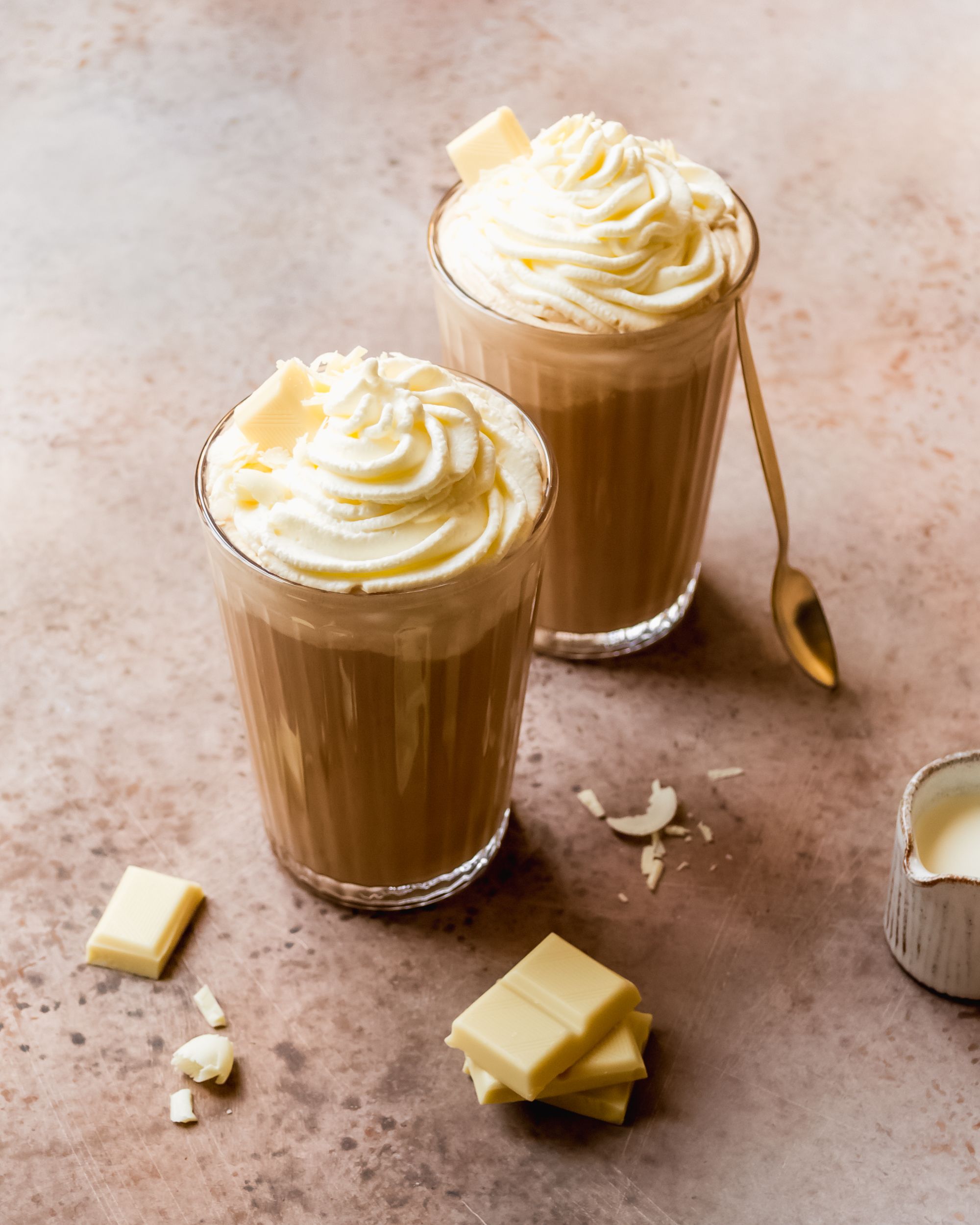 Café latte au chocolat blanc // Breakfast & Bowls Photographe culinaire