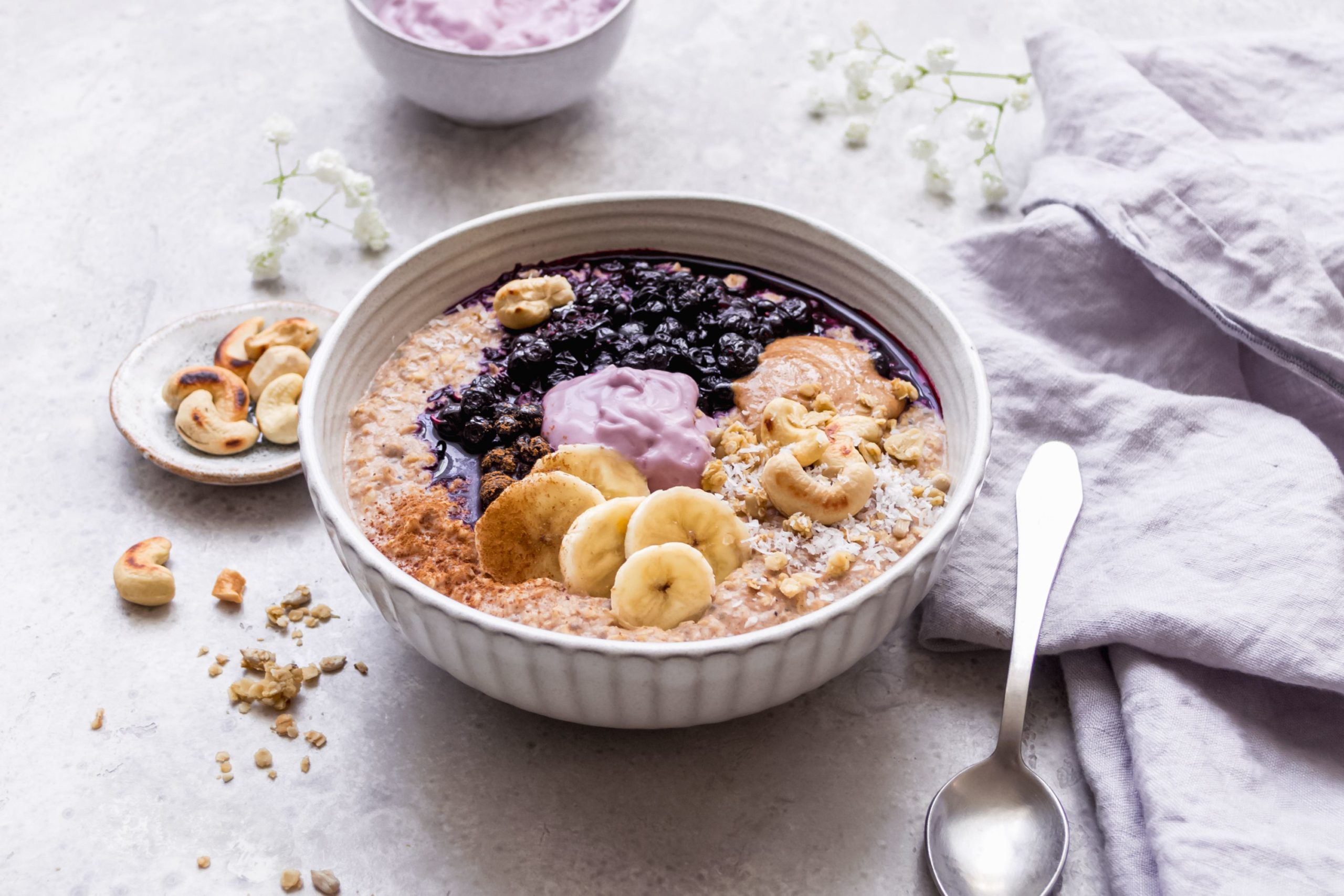 Porridge à la cannelle et aux myrtilles // Breakfast & Bowls Photographe culinaire