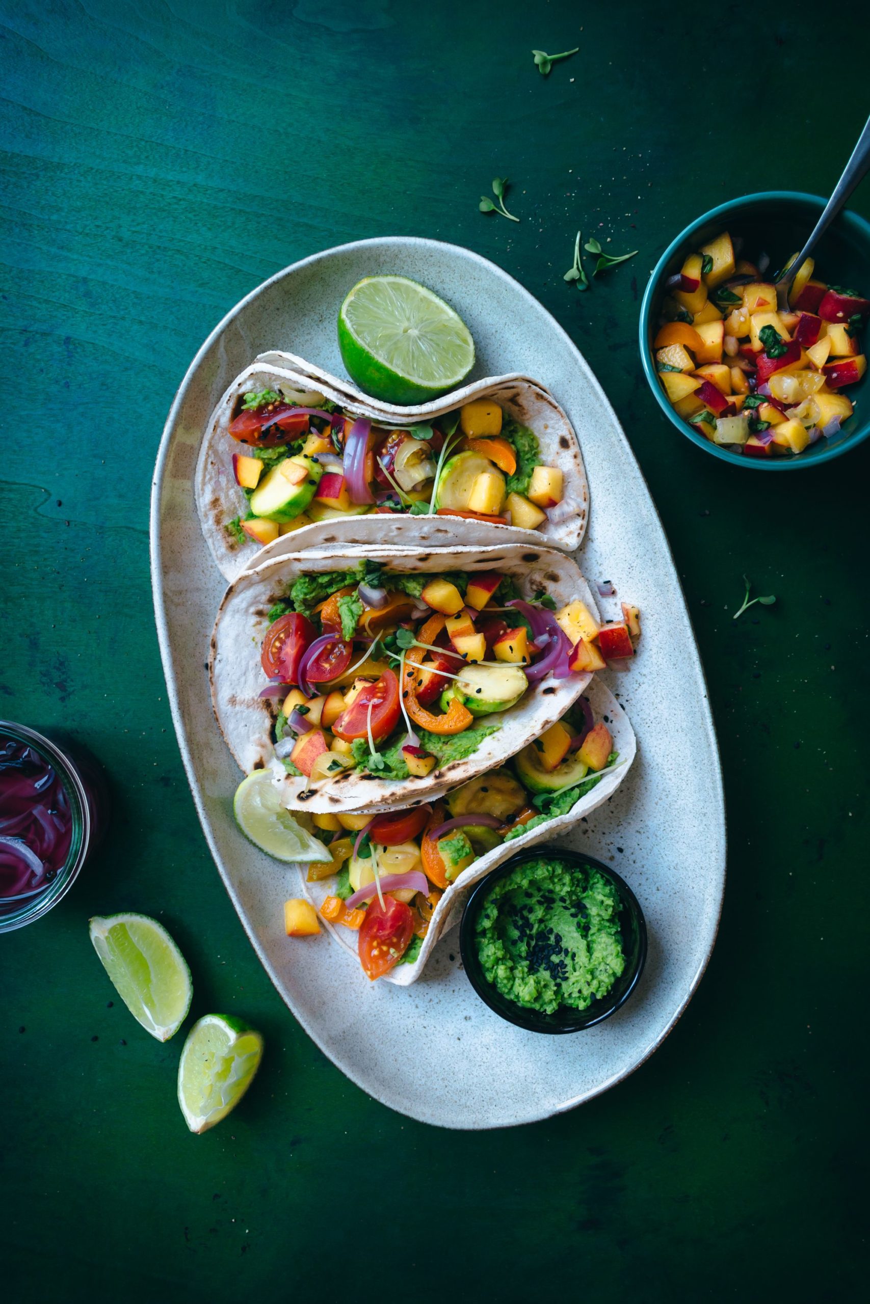 Tacos aux légumes et fruits d'été // Breakfast & Bowls Photographe culinaire